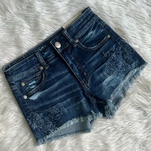 AEO NE(X)T LEVEL STRETCH X HI-RISE SHORT :: SIZE 4 :: EMBROIDERED BLUE FLORAL